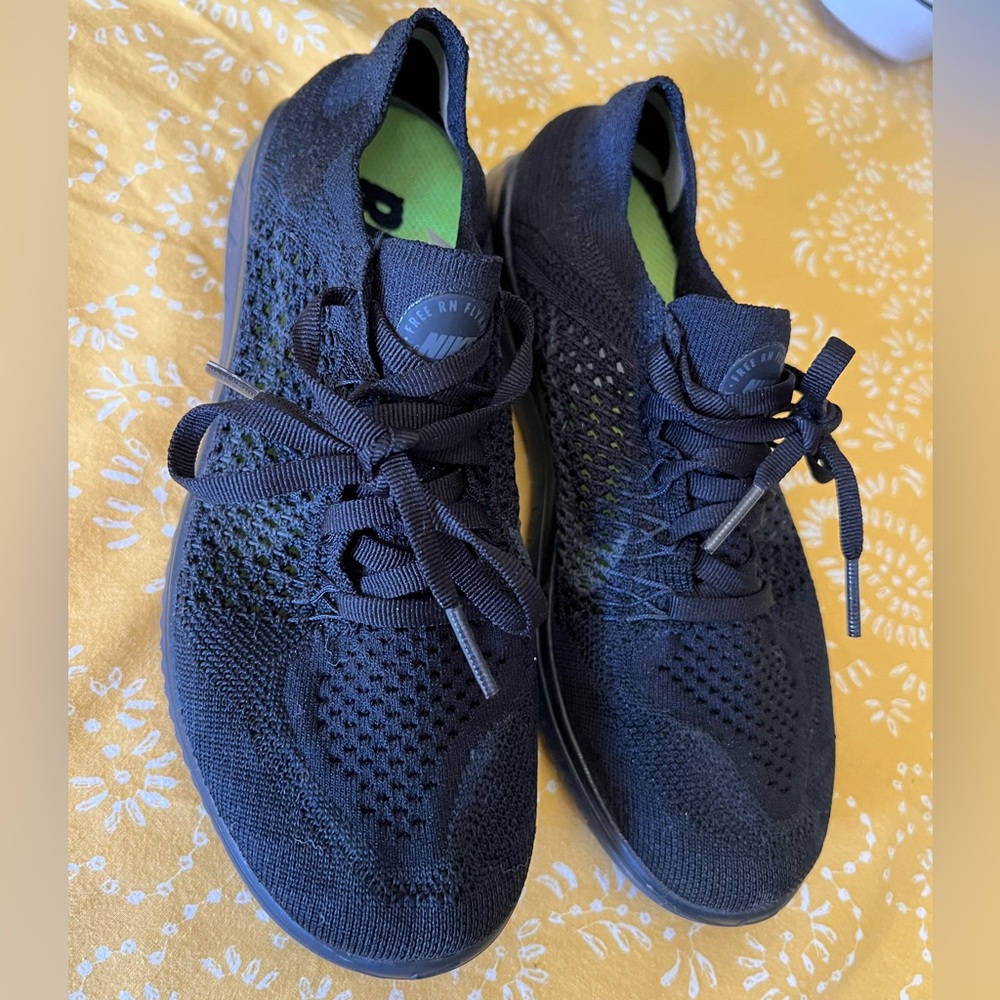 Womens Nike free run sneakers black size 5.5